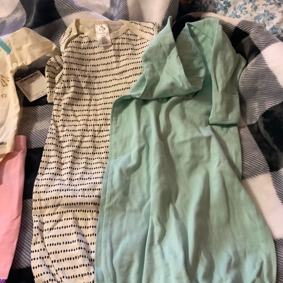 Baby girl Two sleepers,Nike pants and 1 onesie - Picture 8 of 8